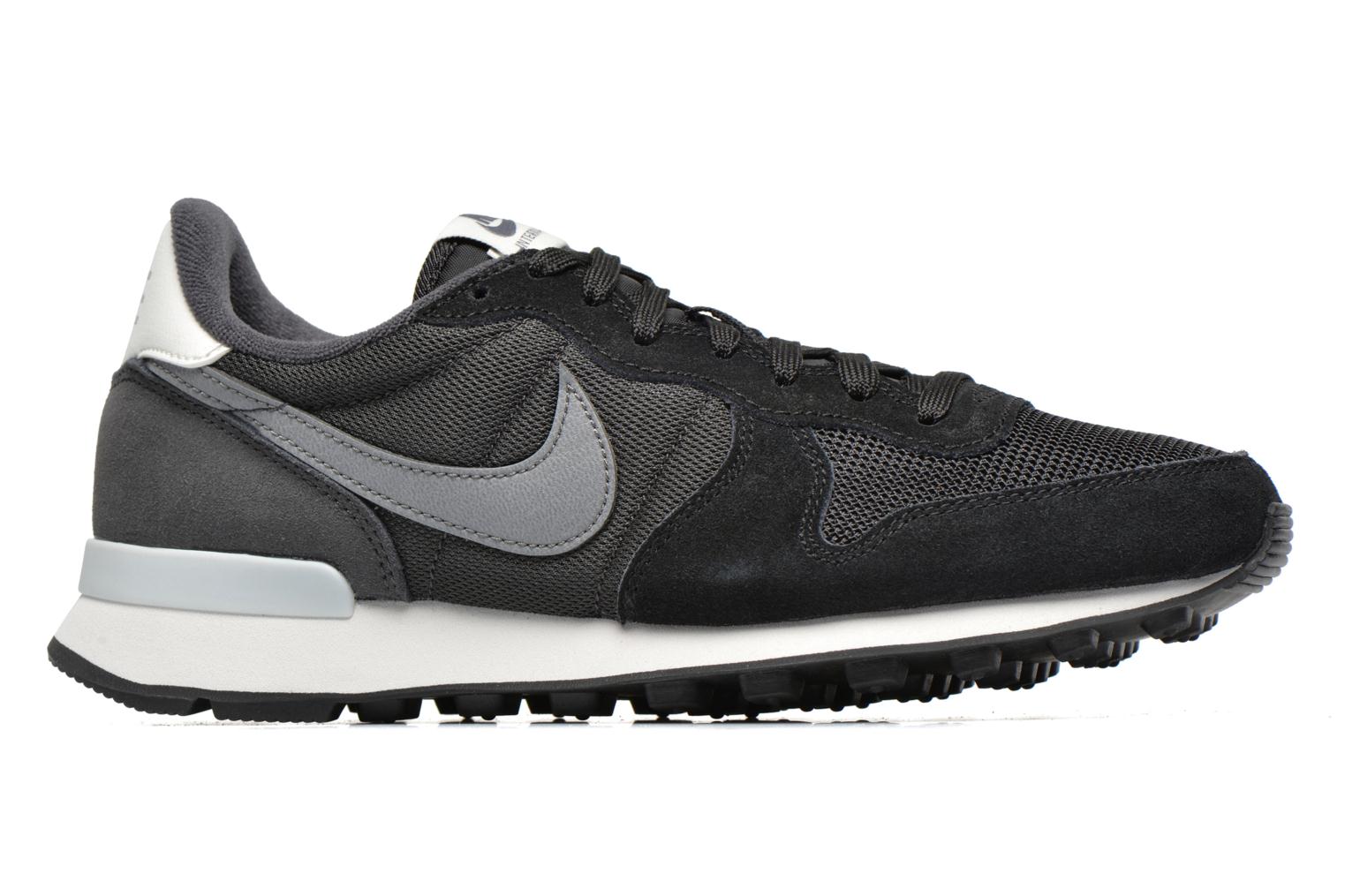 nike internationalist noir
