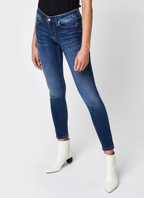 CKJ 011 Mid Rise Skinny par Calvin Klein Jeans