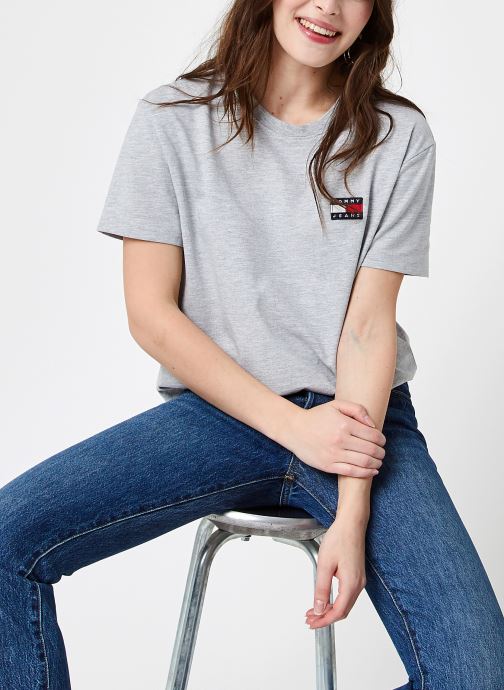 TJW TOMMY BADGE TEE par Tommy Jeans