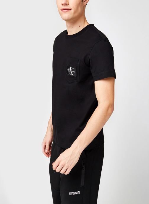 Monogram Badge Pocket Tee par Calvin Klein Jeans