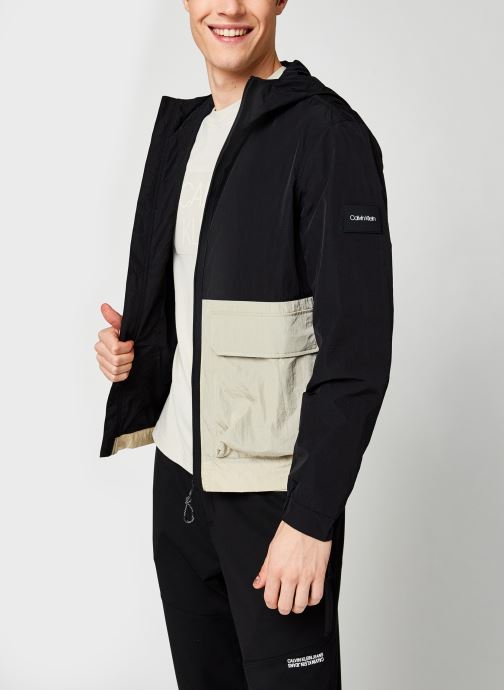 Crinkle Nylon Hooded Windcheater par Calvin Klein