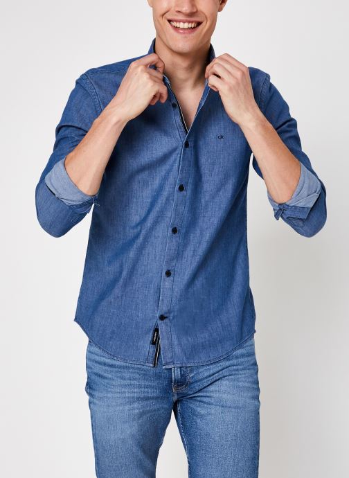 Slim Fit Chambray Shirt par Calvin Klein