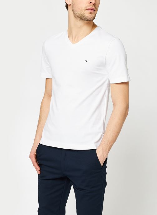 Logo Embroidery V-Neck T-Shirt par Calvin Klein