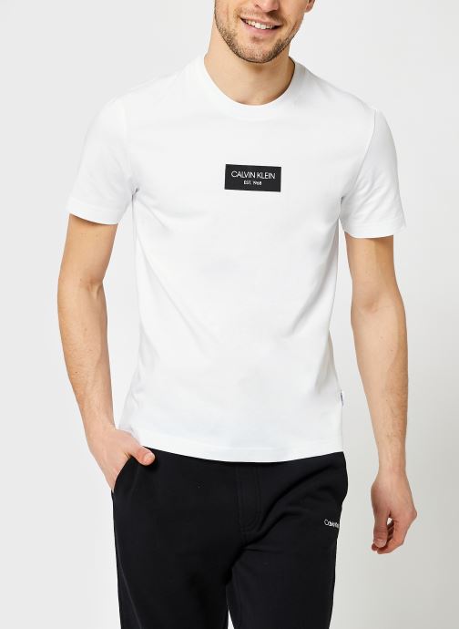Chest Box Logo T-Shirt par Calvin Klein