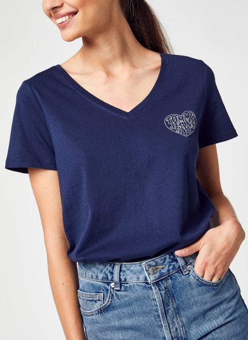 Tjw Slim V-Neck Retro Heart Tee par Tommy Jeans
