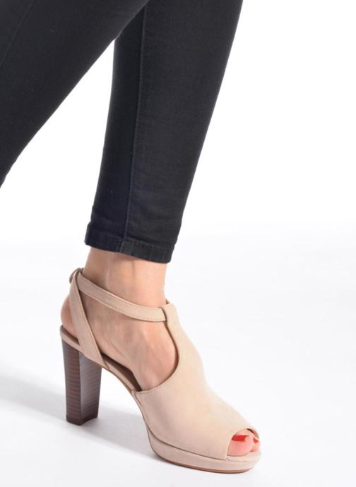 zapatos de tacon clarks