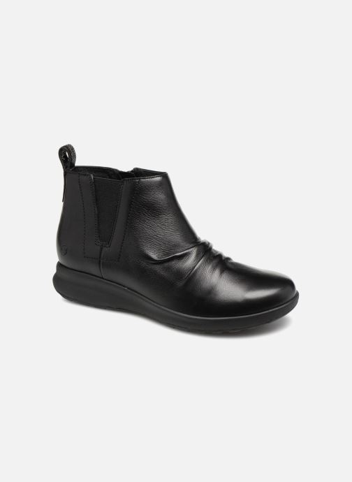 un adorn mid clarks