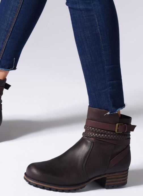 clarks desert boots heel slip