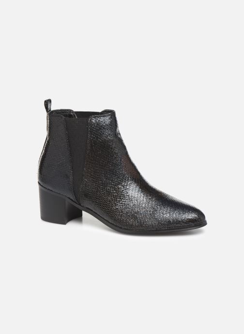 Shop de outfit van Britt Dekker Style Like Britt Dekker draagt deze trui en gestreepte broek tijdens