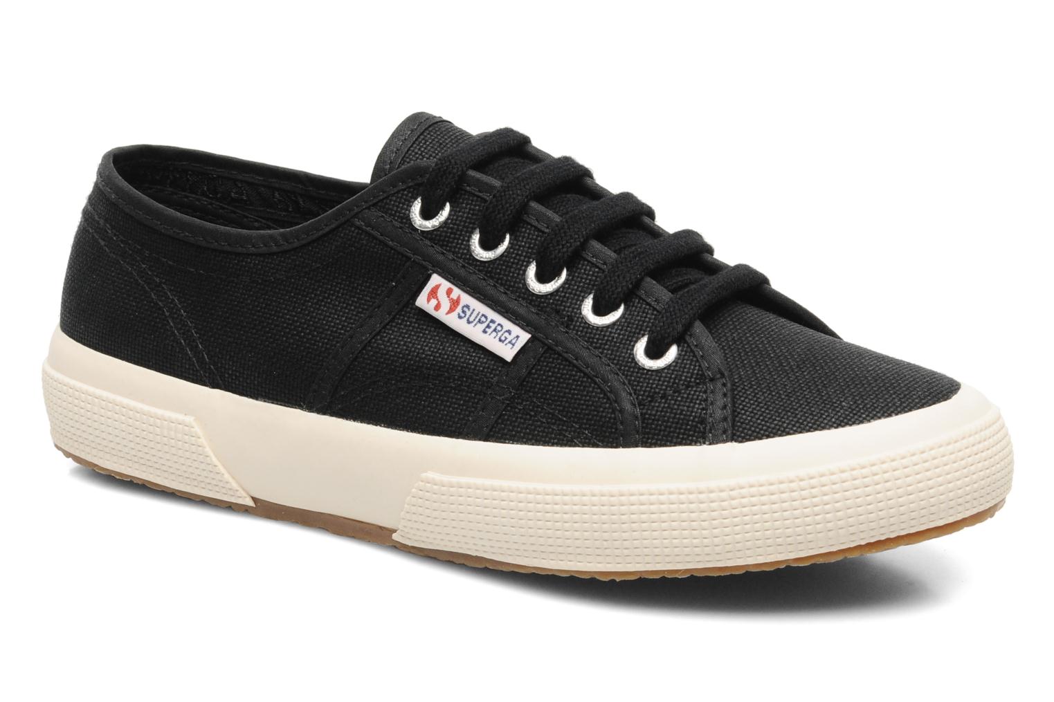 2750 Cotu W par Superga