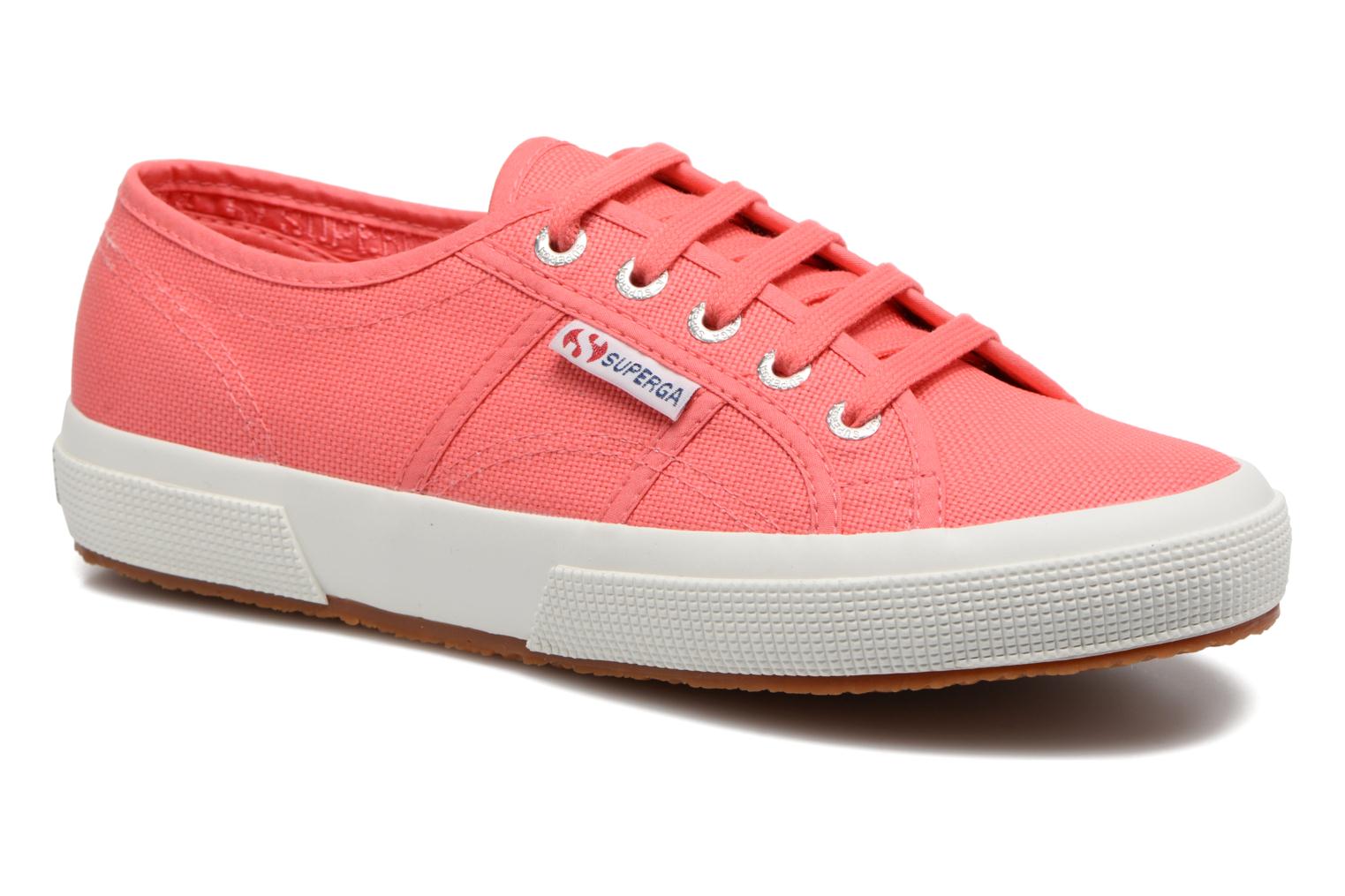 2750 Cotu W par Superga